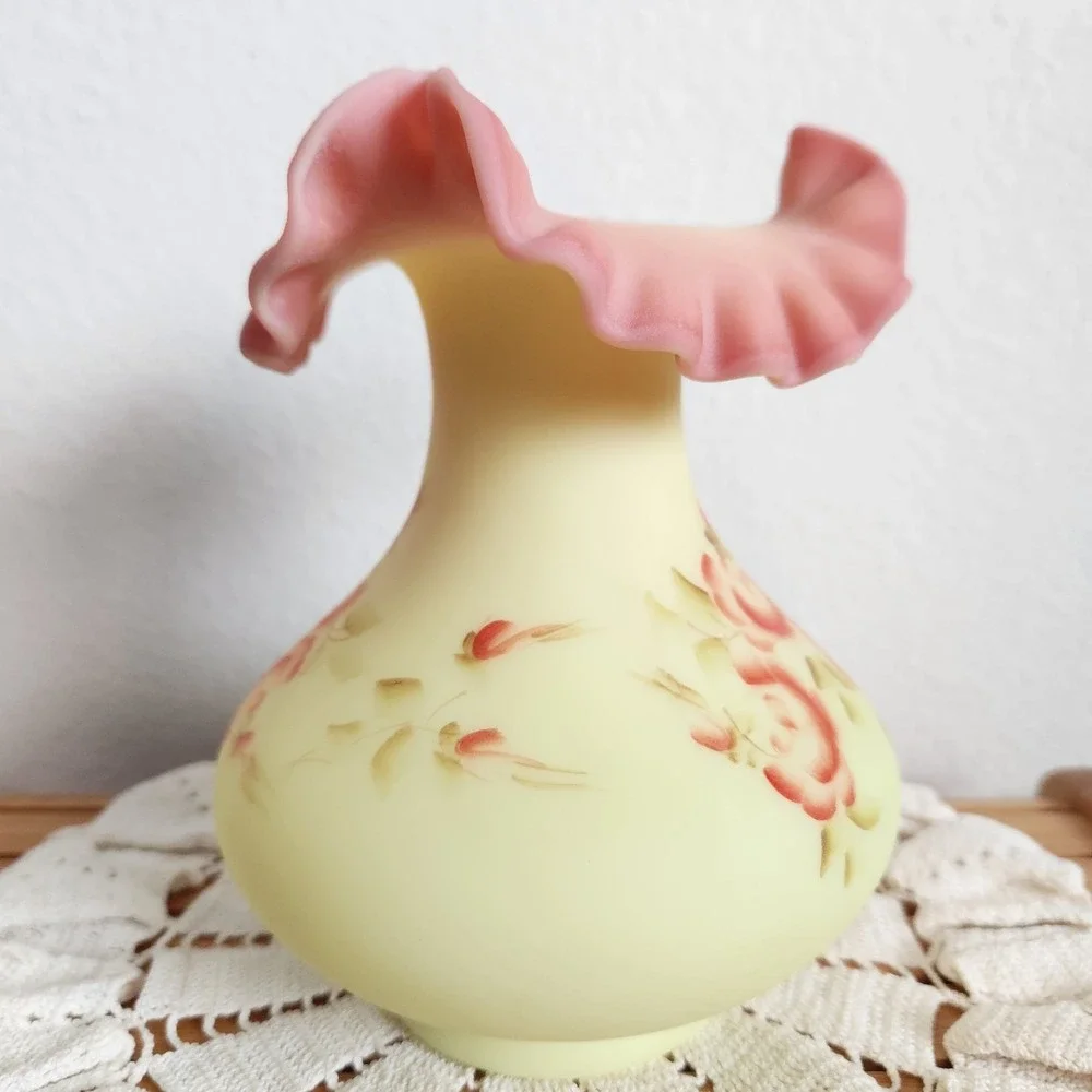 VTG Fenton Burmese URANIUM GLOW Glass‎ Ruffled Vase Hand Painted Sign Debra Hill